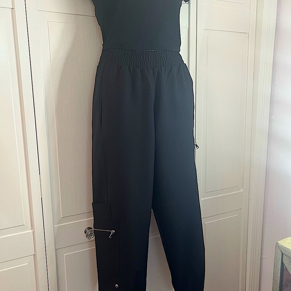 Zara | Black joggers w/ zippers